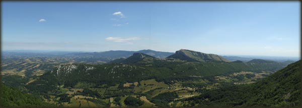 Panorama Stola (u prvom planu) i Deli Jovana, posmatrano sa grebena Velikog Kra