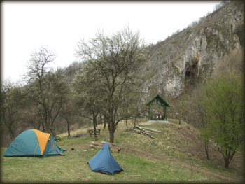Kamp kod Dubočke pećine