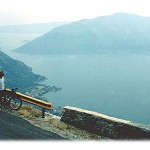 Ma da li je to moguće! Posle 6 sati gotovo konstantnog penjanja od Nikšića, puca pogled na Boku i Risan 1000 metara ispod nas... A miris mora već preplavljuje nozdrve :)